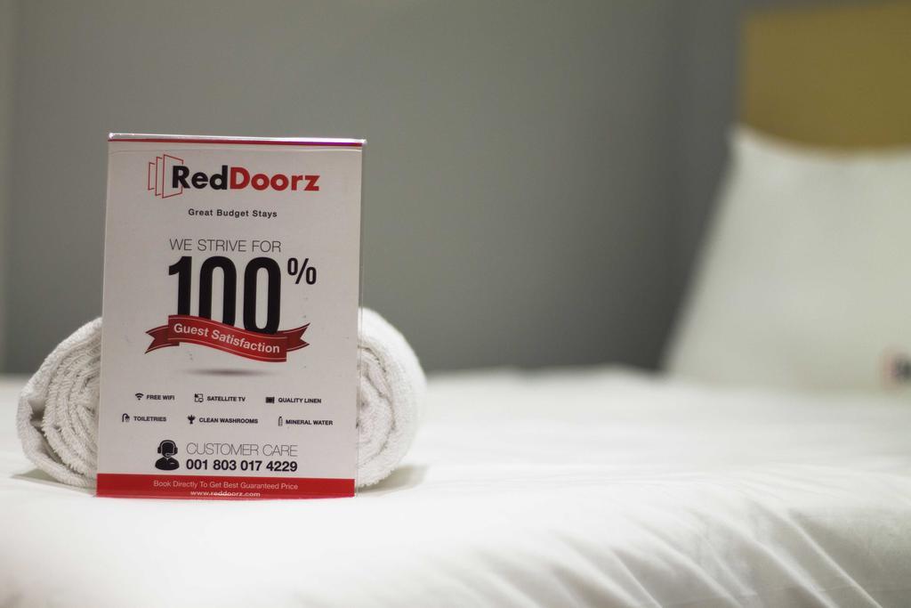 Hotel Reddoorz @ Legian Street Kuta Lombok Exterior foto