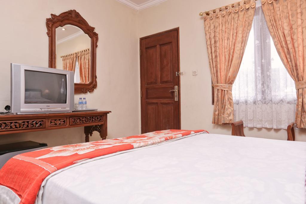 Hotel Reddoorz @ Legian Street Kuta Lombok Exterior foto