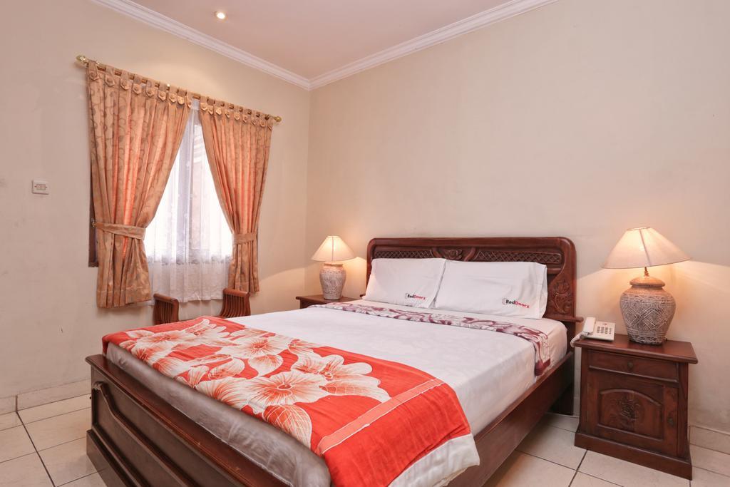 Hotel Reddoorz @ Legian Street Kuta Lombok Exterior foto