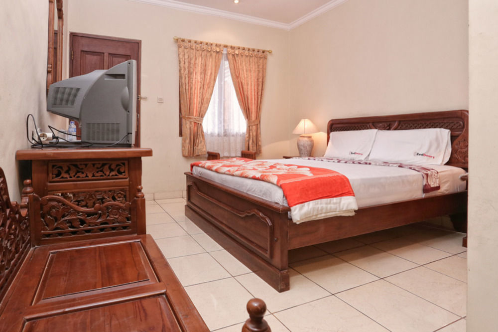 Hotel Reddoorz @ Legian Street Kuta Lombok Exterior foto